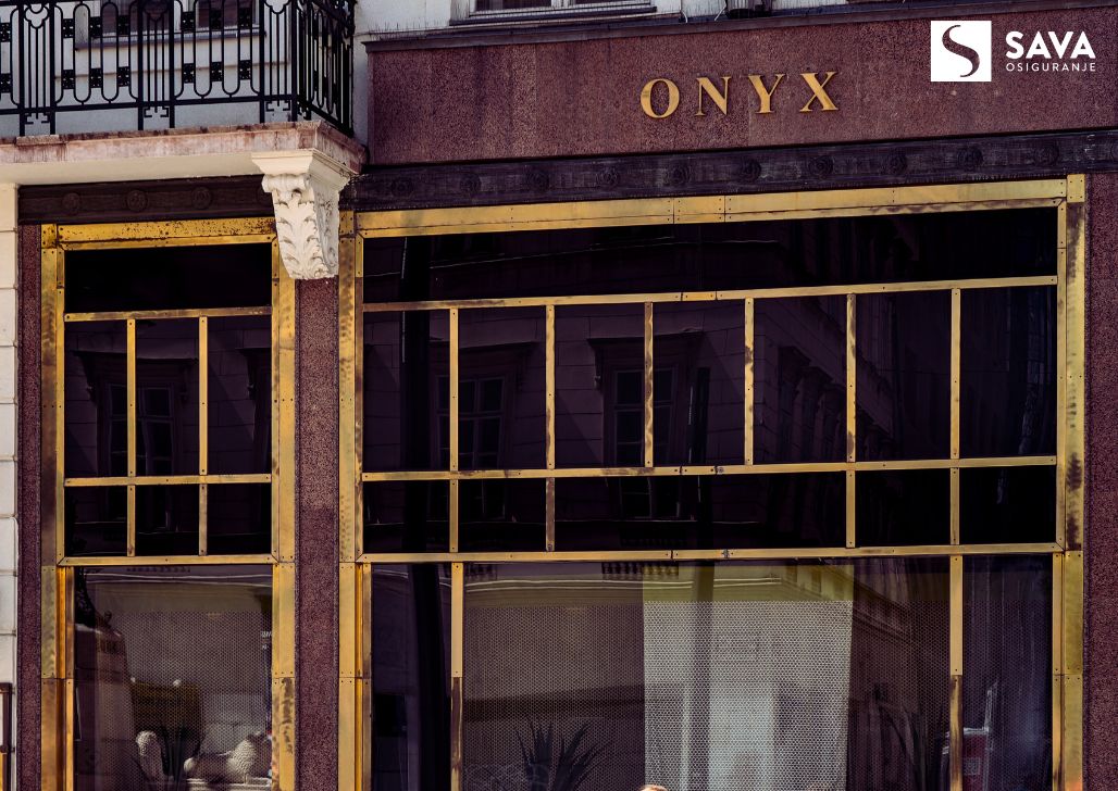 Restoran Onyx sa zlatnim detaljima