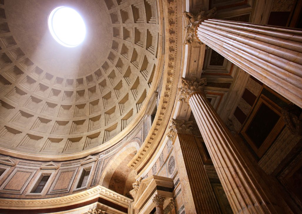 Unutrašnjost Panteona sa otvorom u kupoli.